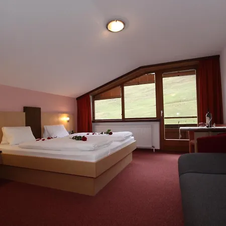 Garni Tirol 4*