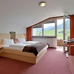 Garni Tirol 4*