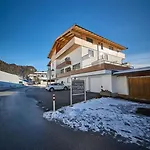 Garni Tirol Apartmanhotel 4*