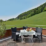 Garni Tirol Apartmanhotel 4*