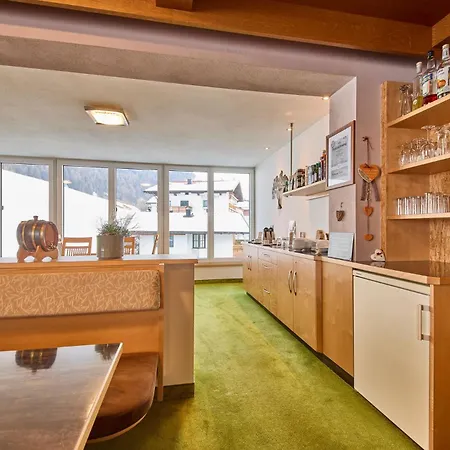 Aparthotel Garni Tirol