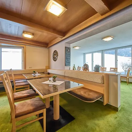 Aparthotel Garni Tirol 3*
